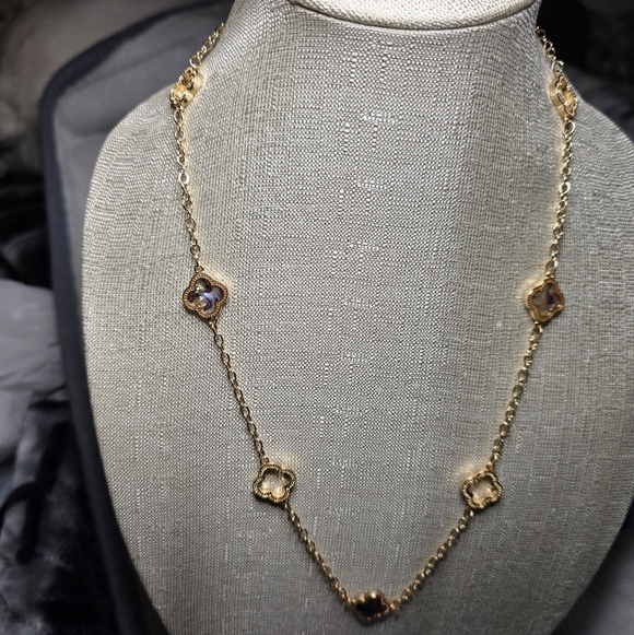 T Tahari Elegant Gold Flower Necklace 24" Adjust - Picture 6 of 10